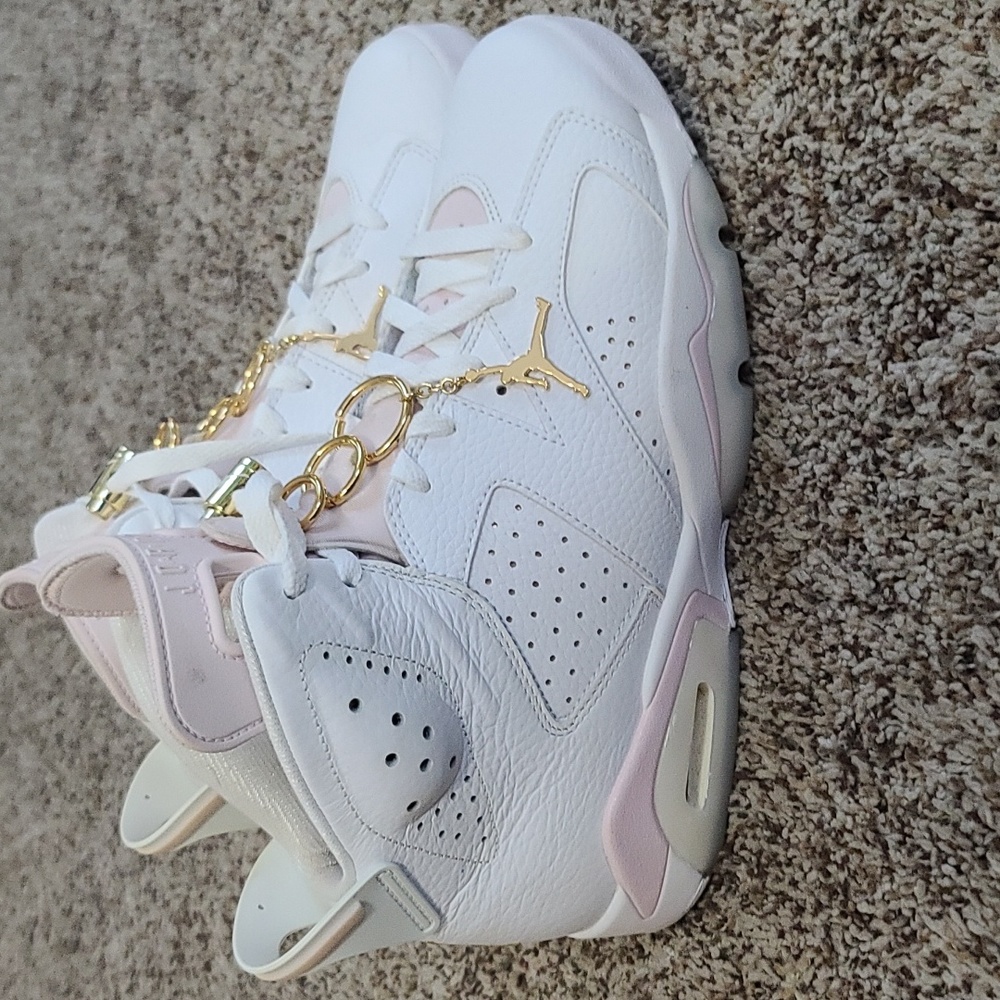 SHOES - Picture 3 of 7